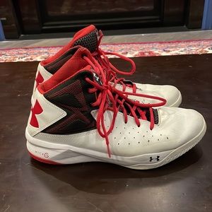 Basketball shoes